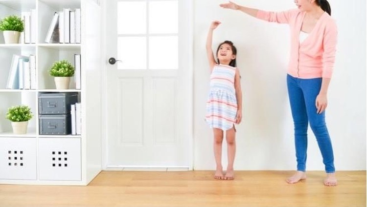 Dukung Si Kecil Capai Tinggi Sesuai Asupan Nutrisi Tepat Tak hanya kalsium, bunda harus memberikan berbagai nutrisi lain untuk mendukung si kecil mencapai tinggi yang sesuai.
