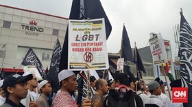 Bawa Bendera Tauhid, Massa Tolak LGBT Datangi Balkot Bogor