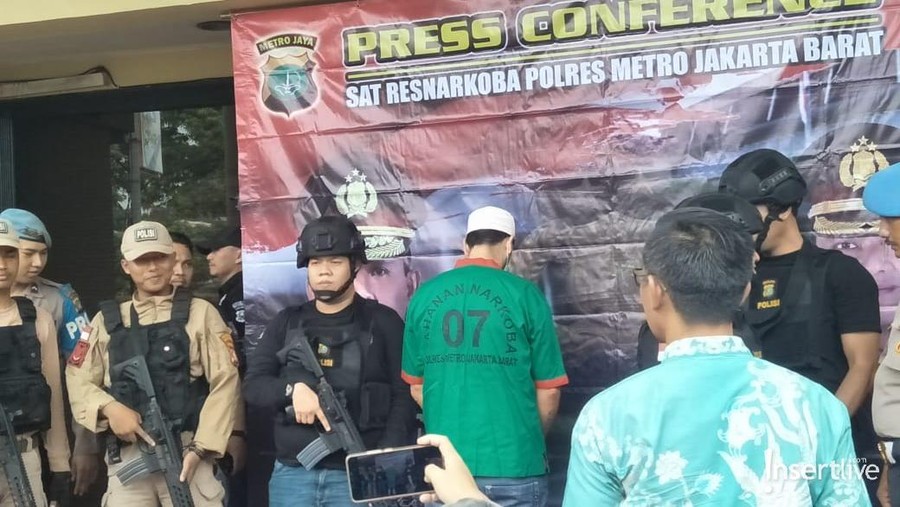 Claudio Martinez ditangkap atas penyalahgunaan narkoba pada Rabu dini hari &lpar;7&sol;11&rpar; di kawasan Depok&comma; Jawa Barat&period;