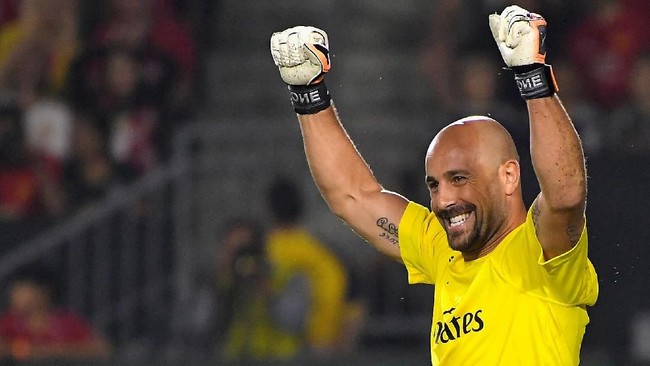 Kiper veteran Spanyol Pepe Reina menceritakan momen menakutkan ketika kesulitan bernapas usai mendapatkan gejala virus corona.