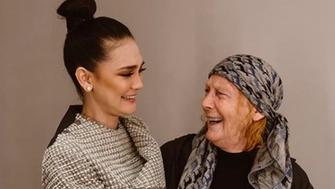 img-title Reaksi Mengejutkan Ibu Luna Maya Saat Maxime Bouttier Lamar Sang Anak