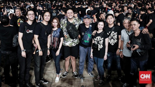 FOTO: Tiga Jam Nostalgia Bersama Guns N Roses