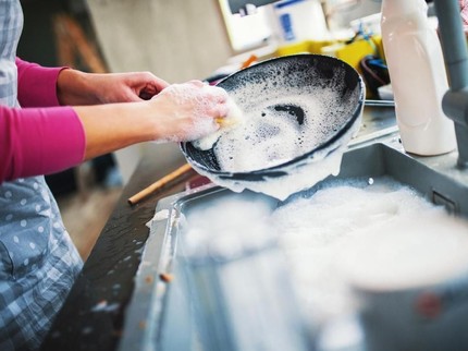 5 Bahan untuk Hilangkan Minyak Membandel di Peralatan Dapur