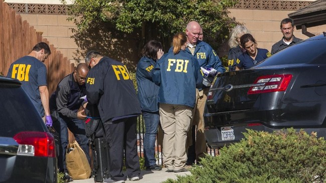 Mantan Direktur FBI James Comey menyatakan lembaganya pernah menyelidiki empat warga AS terkait intervensi Rusia dalam Pemilihan Presiden Amerika 2016 lalu.