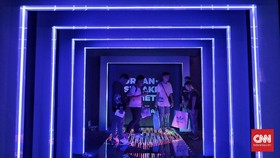 FOTO: Ramai-ramai Berburu Sneakers Murah di USS
