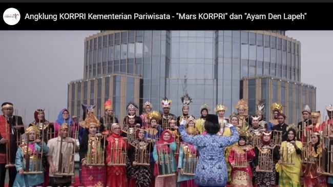 Dengan berbusana baju daerah, video yang dibuat Kemenpar untuk HUT Korpri menunjukkan keberagaman budaya yang ada di Indonesia.