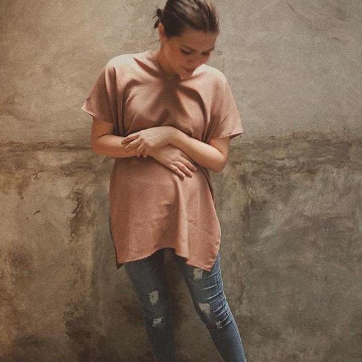 <p>Firrina juga selalu tampil stylish meski hamil. (Foto: Instagram @aquillafirrina)</p>