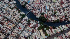 FOTO: Penghuni Kanal Hitam Vietnam