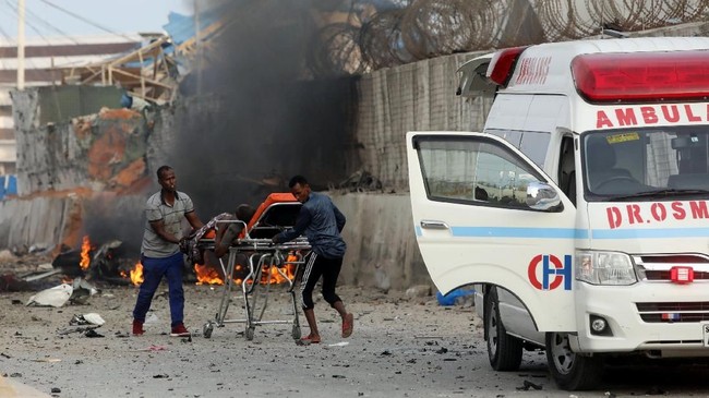 Korban tewas dalam rangkaian serangan kelompok Al Shabaab di Ibu Kota Mogadishu, Somalia pada Jumat pekan lalu bertambah menjadi 52 orang.