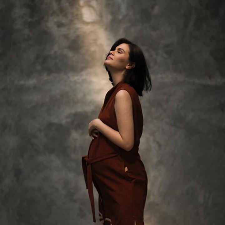 <p>Nggak tanggung-tanggung, sebagai model profesional istri <a href="https://m.detik.com/hot/celeb/d-4293962/istri-akan-melahirkan-petra-sihombing-inisiatif-jadi-suami-siaga" target="_blank">Petra Sihombing</a> melakukan pemotretan untuk mempromosikan label pakaian. (Foto: Instagram @aquillafirrina)</p>