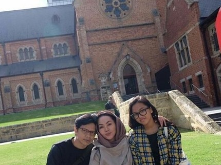 Keren! Anak Armand Maulana Diterima di 4 Universitas di Inggris