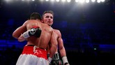 FOTO: Daud Yordan Dikalahkan Petinju Tuan Rumah Inggris Daud Yordan gagal mewujudkan ambisi menantang juara bertahan Vasyl Lomancheko usai dikalahkan petinju tuan rumah Inggris, Anthony Crolla, Sabtu (10/11).
