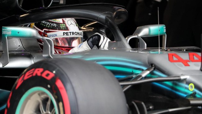 Juara dunia Formula 1 Lewis Hamilton menjadi pebalap tercepat pada sesi latihan bebas pertama GP Australia di Sirkuit Melbourne, Jumat (15/3) pagi.