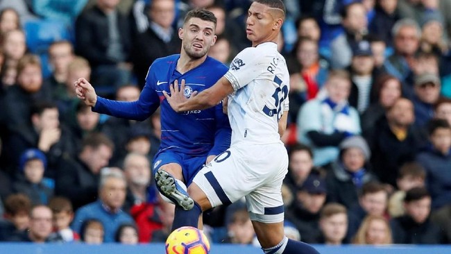 Chelsea ditahan imbang tim tamu Everton tanpa gol pada laga pekan ke-12 Liga Primer Inggris 2018/2019 di Stadion Stamford Bridge, Minggu (11/11).