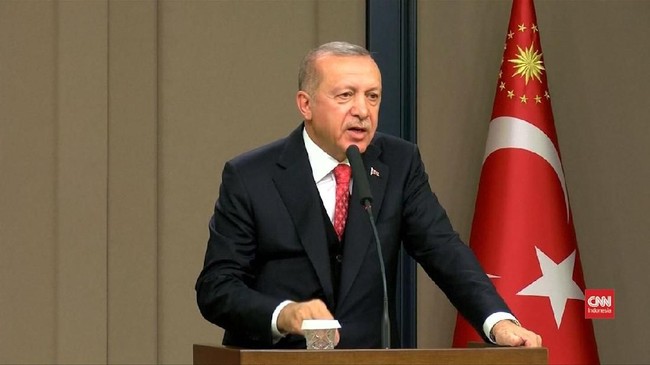 Kemenangan kubu Erdogan sangat tipis, di bawah tiga persen yang membuat pihak oposisi juga mengklaim keunggulan.