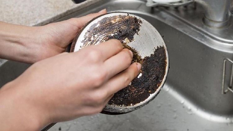 Wash a dirty pot