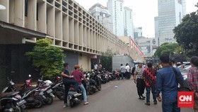 Diduga Korsleting, Asap Mengepul di Kantin Polda Metro Jaya