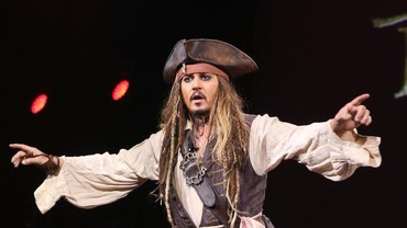 Johnny Depp Diyakini Bisa Bawa Pirates of the Caribbean Kembali Box Office