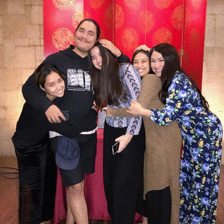 <p>Kompaknya Bunda Titi DJ dengan empat buah hatinya yaitu si kembar Salmaa dan Salwaa, Daffa, dan Stephanie. (Foto: Instagram/ @stephaniepoetri)</p>