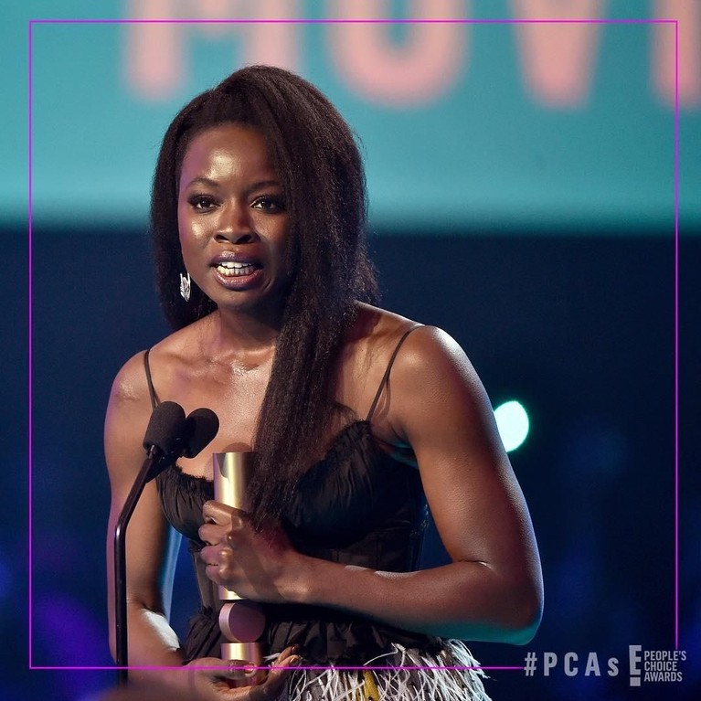 Wajah Bahagia Para Pemenang People's Choice Awards 2018 Ajang penghargaan, People's Choice Awards, baru saja dilaksanakan di California, Amerika, Minggu (11/11). Insertizen initp yuk wajah bahagia dari para pemenang.