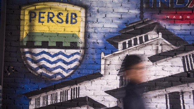 Polisi masih berusaha mengusut kasus pelemparan terhadap bus Persib di Sentul yang melukai dua pemain Persib usai laga melawan PS Tira-Persikabo, Sabtu (14/9).