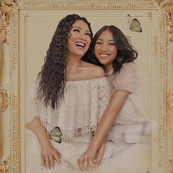 <p>Happy-nya Titi foto bersama Salmaa. (Foto: Instagram/ @ti2dj)</p>
