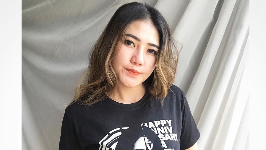 Via Vallen Disentil Jerinx Superman is Dead, Ada Apa? Via Vallen mendapat sentilan dari drummer Superman is Dead, Jerinx, soal lagu Sunset di Tanah Anarki.