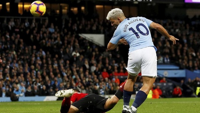Manchester City menampilkan lima pemain yang pernah menuai sukses di Stadion Old Trafford dalam laga menghadapi Manchester United dengan tema film 'Avengers'.