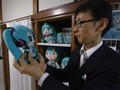 VIDEO: Pernikahan Manusia dan Gadis Hologram di Jepang