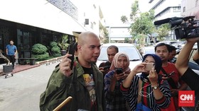 Ahmad Dhani Serahkan Ponsel Bukti Kasus Ujaran 'Idiot'