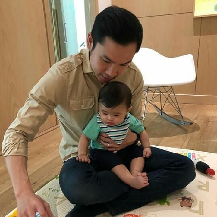 <p>Meskipun sibuk, suami Sandra Dewi, Harvey Moeis tetap menyempatkan waktu menemani si kecil, termasuk mengajak Raphael bermain. (Foto: Instagram/ @raphaelmoeis)</p>