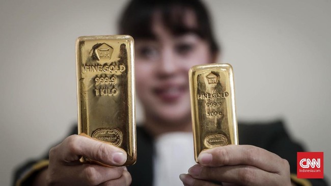 Harga jual emas turun Rp10 ribu ke Rp1,054 juta per gram pada Rabu (15/3) pagi.