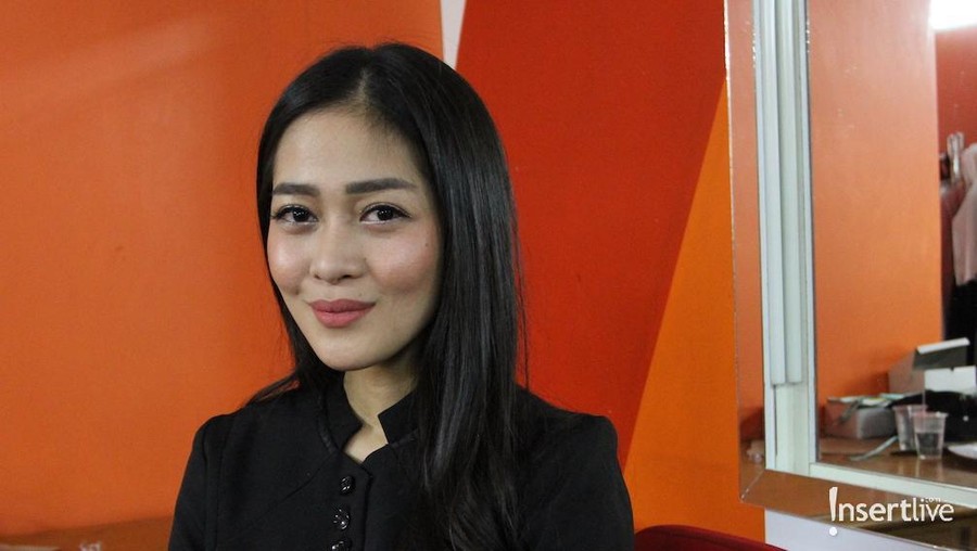 Sudah Move On, Gracia Indri Tak Mau Buru-buru Nikah Lagi Sudah move on, Gracia Indri mengaku tidak mau terburu-buru untuk menikah lagi.