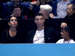 Cristiano Ronaldo Belum Izinkan Anak Punya HP Sendiri karena...