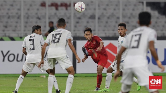 Pengamat sepak bola Kusnaeni menyesalkan pilihan beberapa pemain Indonesia yang bermain di luar negeri untuk pulang kampung dan bermain di Liga 1 musim depan.