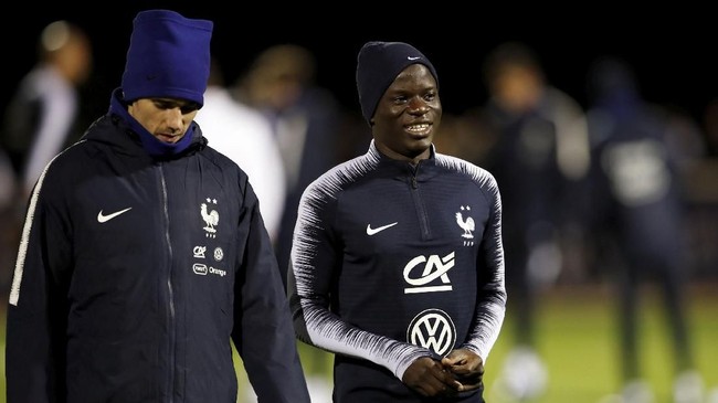 Pemain bintang Chelsea N'Golo Kante disebut-sebut bakal membayar pajak senilai £6,7 juta atau setara Rp123 miliar.