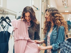 Bertahun-tahun Kerja Bersama, 2 Wanita Ini Kaget Ternyata Mereka Bersaudara