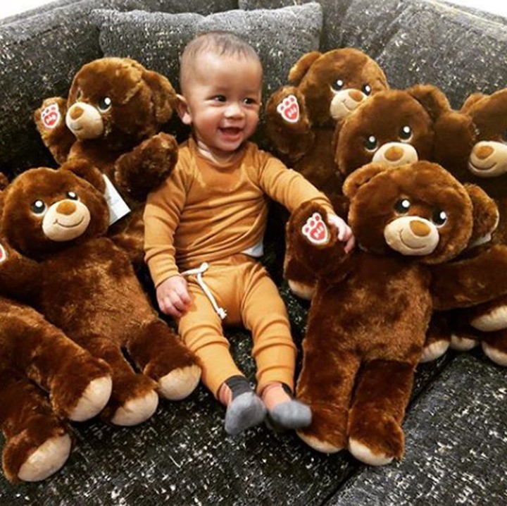 <p>Usia Miles baru enam bulan, Bun. Masih imut ya? (Foto: Instagram @chrissyteigen)</p>