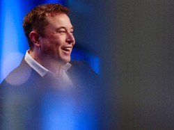 Elon Musk: Teknologi Mobil Otonom Tesla di Depan Mata