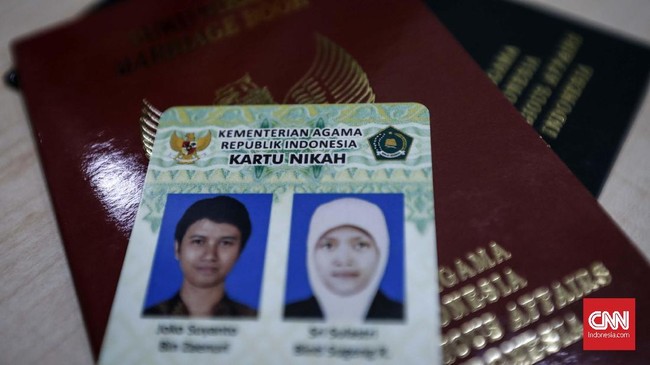 Transparansi Kemenag dalam program Kartu Nikah disorot sejumlah LSM. Meski sudah masuk penganggaran, bukan berarti program itu tak bisa dihentikan.