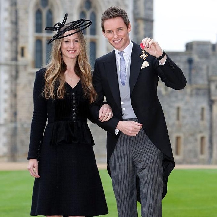 <p><a href="https://hot.detik.com/movie/3917632/ucapan-duka-cita-eddie-redmayne-dan-benedict-cumberbatch-pada-stephen-hawking" target="_blank">Eddie Redmayne</a> dan Hannah Bagshawe juga pernah diundang ke acara resmi Kerajaan Inggris lho, Bun. (Foto: Getty Images)</p>