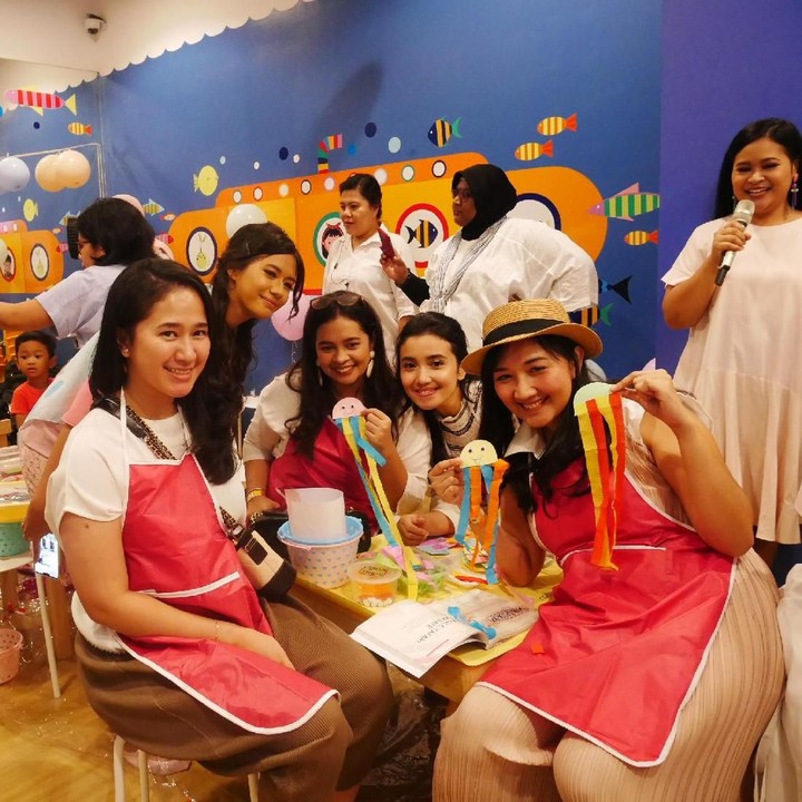 <p>Yeay, mainannya udah jadi! Para bunda wefie dulu ah dengan hasil karya masing-masing.</p>