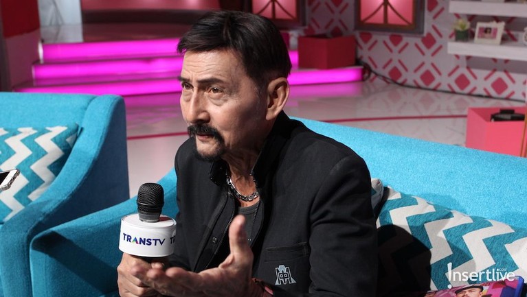 August Melasz saat ditemui di studio Trans TV, Jakarta (5/11). Aktor senior ini berbagi pengalaman dirinya saat mati suri di usia muda.