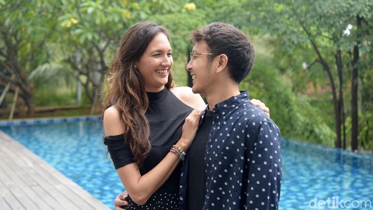 Nadine Chandrawinata dan Dimas Anggara saat ditemui di kawasan Kebayoran Lama.
