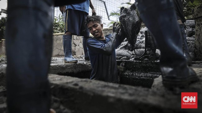 FOTO: 11 Ribu Karung Pasir Antisipasi Banjir Jakarta