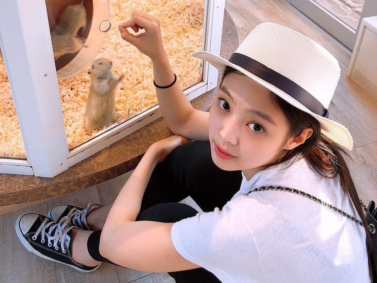 Insertizen setuju kan kalau gaya Jennie BlackPink selalu kece dan cantik di setiap kesempatan&quest; Baru-baru ini Jennie juga dikabarkan akan melakukan solo karier&period;