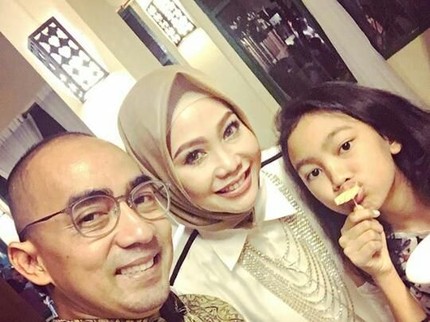 7 Foto Keluarga Ucie Nurul, Pemeran Film 'Petualangan Sherina'