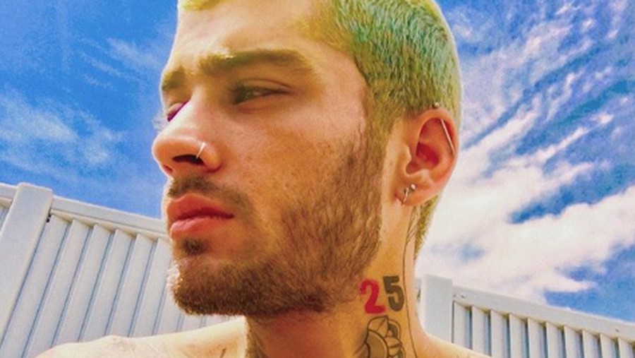 Zayn Malik Komentar netizen soal agama Zayn Malik.