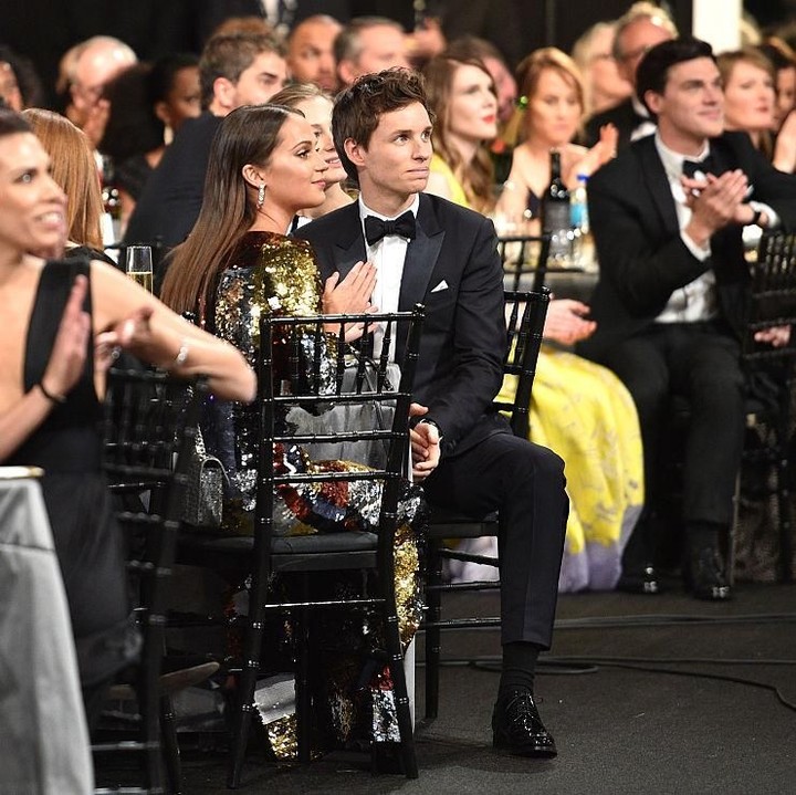<p>Di mana pun, pasangan ini memang selalu romantis deh. He-he-he. (Foto: Getty Images)</p>