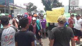 VIDEO: Protes Angkot Modern, Supir Angkot Bogor Demo